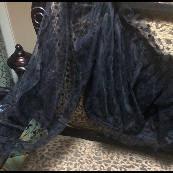 SOLD…Crop Top - Picture 3 of 6